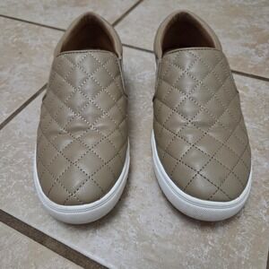 STQ Quilted Slip On Sneakers Tan Faux Leather Women's Size 8 Casual Comfort